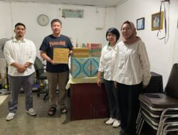 PT Pegadaian Kanwil IX Jakarta 2 Salurkan Paket Mukena dan Sembako ke 6 Bank Sampah Binaan